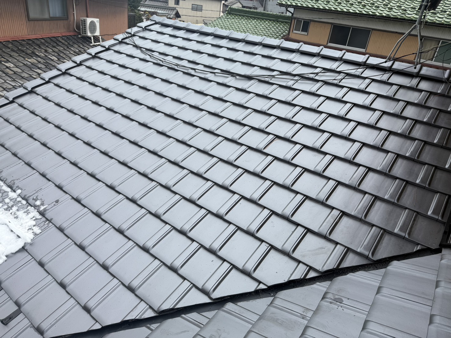 栄四郎瓦UU-40マットブラック施工事例
