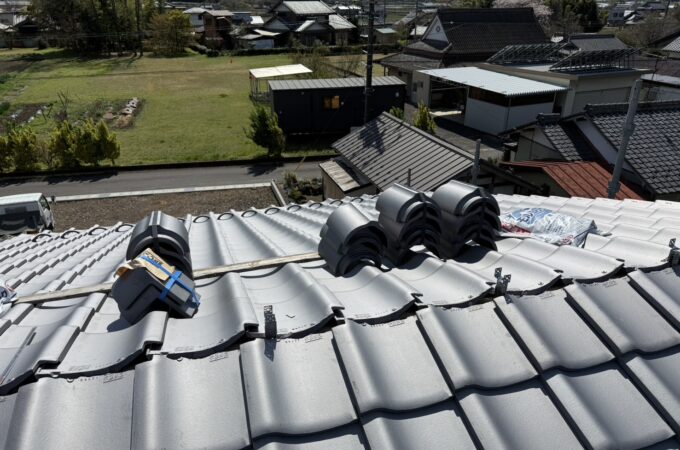 いぶし瓦の葺き上げ